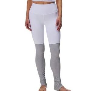 Alo Goddess ribbed two tone leggings white gray